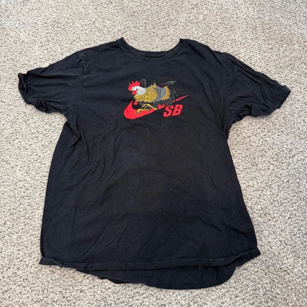 Nike SB Rooster Graphic T-Shirt Women Medium Black Athletic Cut Short Sleeve Tee